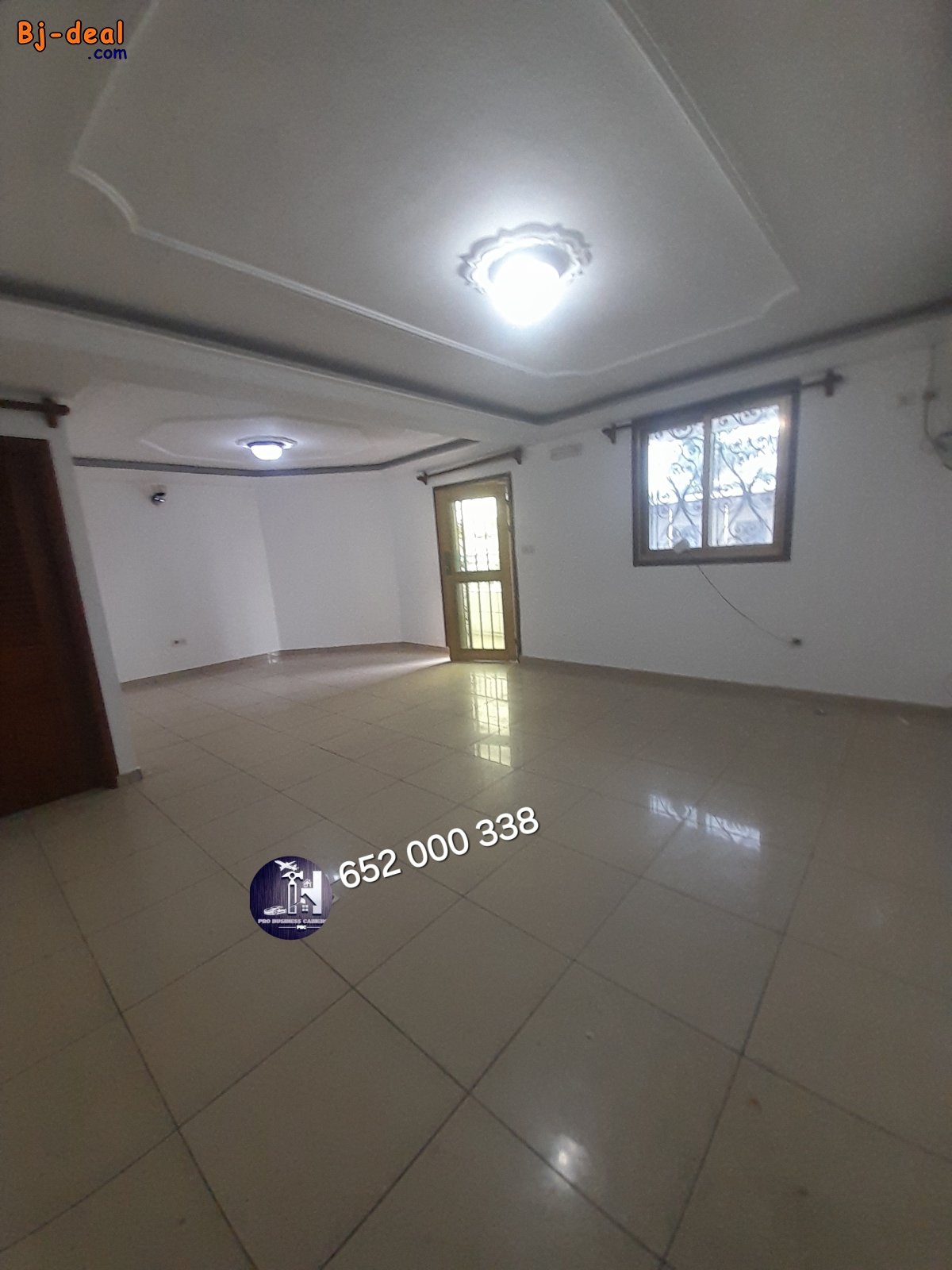 Image principale de Magnifique Appartement a louer à Bali usage bureau ou habitation sur le goudron