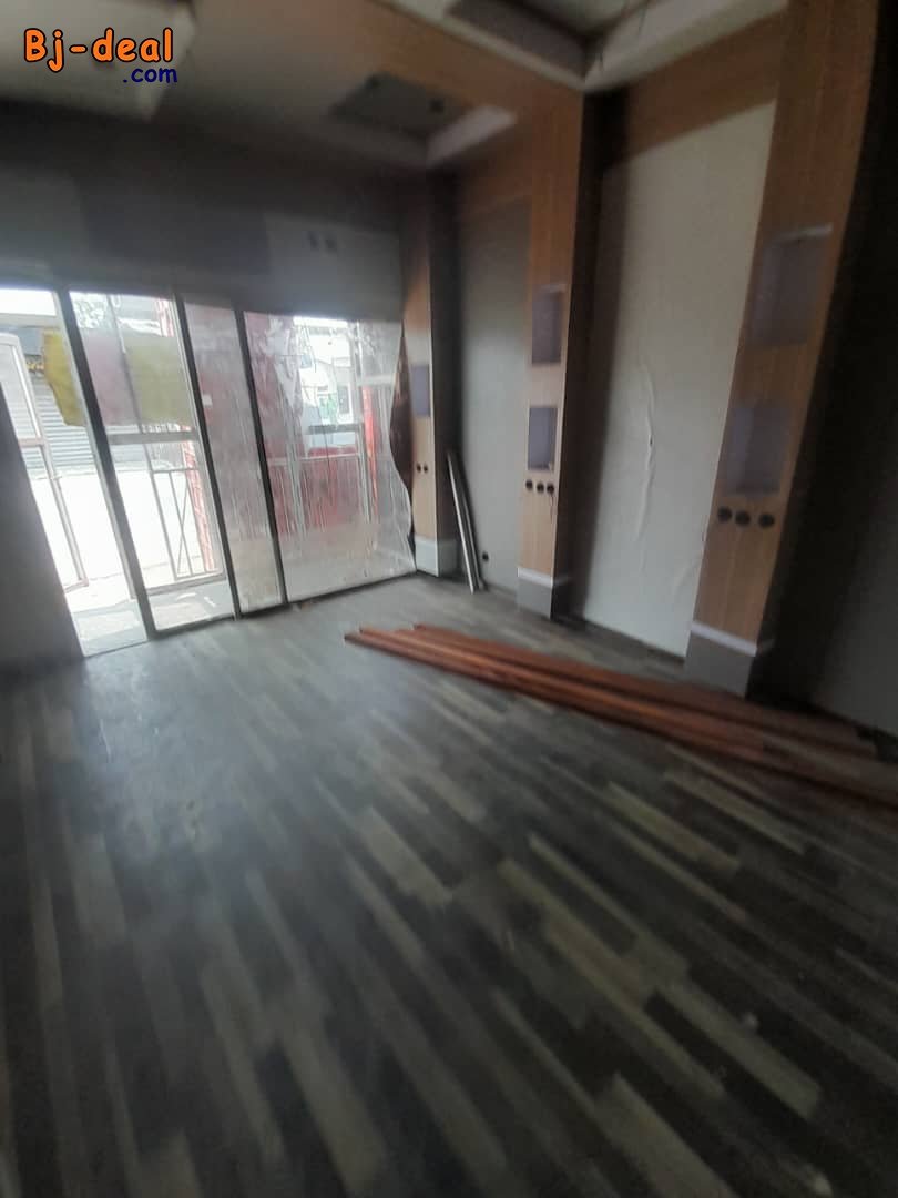 Main image of Local commercial a louer a deido avec mezzanine toilette