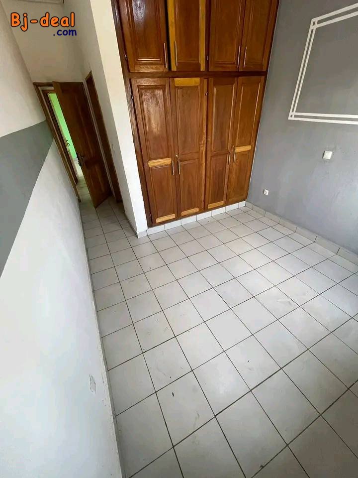 Image principale de Bel apartement avec eau chaude forage parking bordure de route à Mimboman