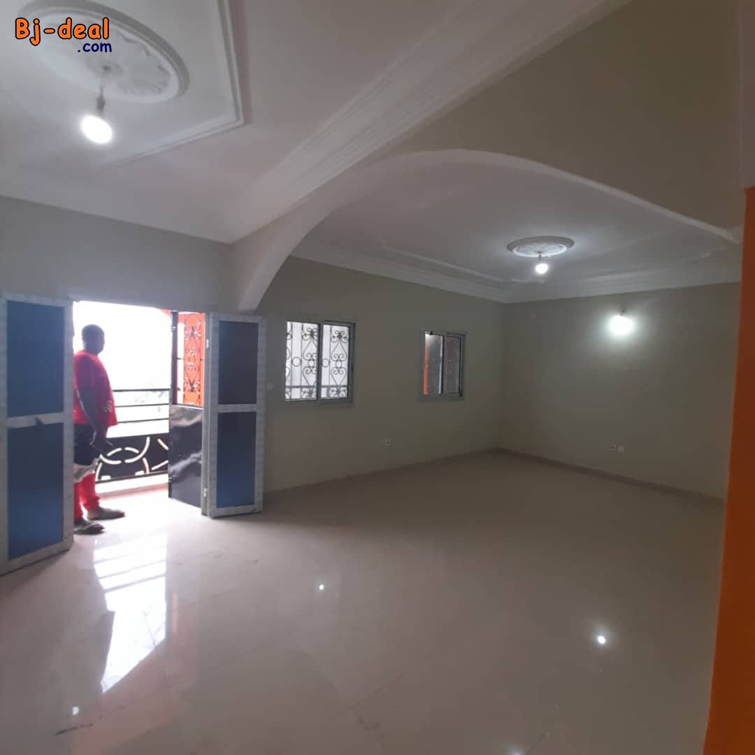 Image principale de Appartement neuf avec gardien forage parking Au carrefour Nkoabang
