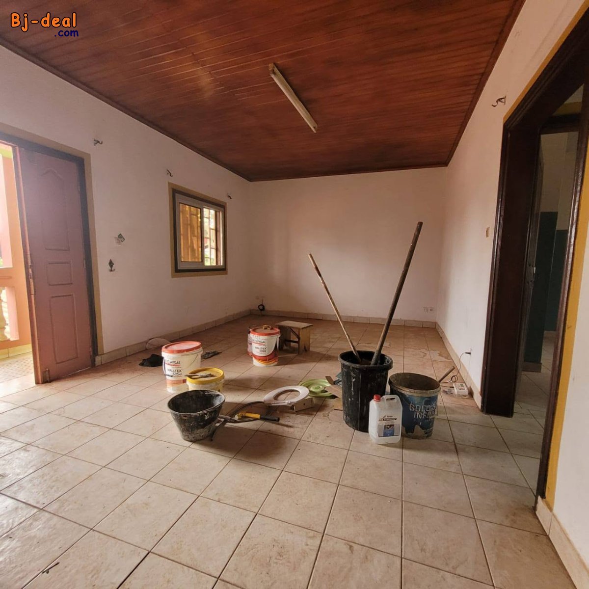 Image principale de APPARTEMENT EN BORDURE DE ROUTE BIYEMASSI ROND POINT EXPRESS