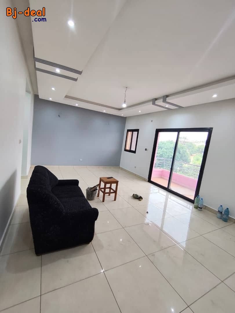 Main image of Bel Appartement avec gardien parking forage et prépayé à Messassi