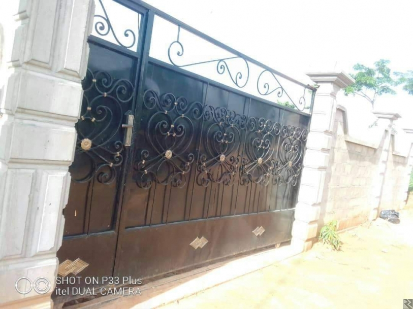 Main image of Villa staffée titrée sur 300m2 a vendre a Odza