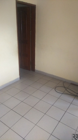 Main image of Location Studio Moderne Propre à  Cité CICAM