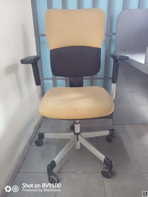 Image principale de Vente d'une chaise de bureau sur douala
