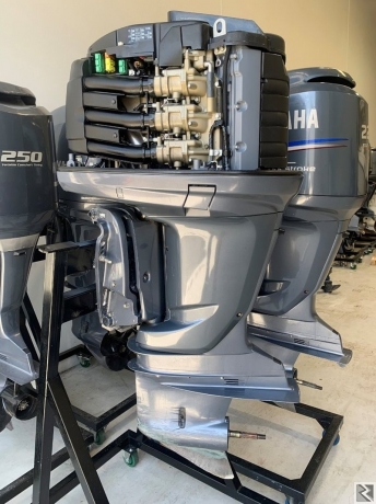 Image principale de Yamaha 40hp 4 Stroke Outboard Engine