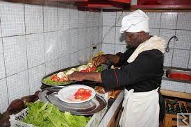 Main image of Recherche de cuisiniers et serveuses