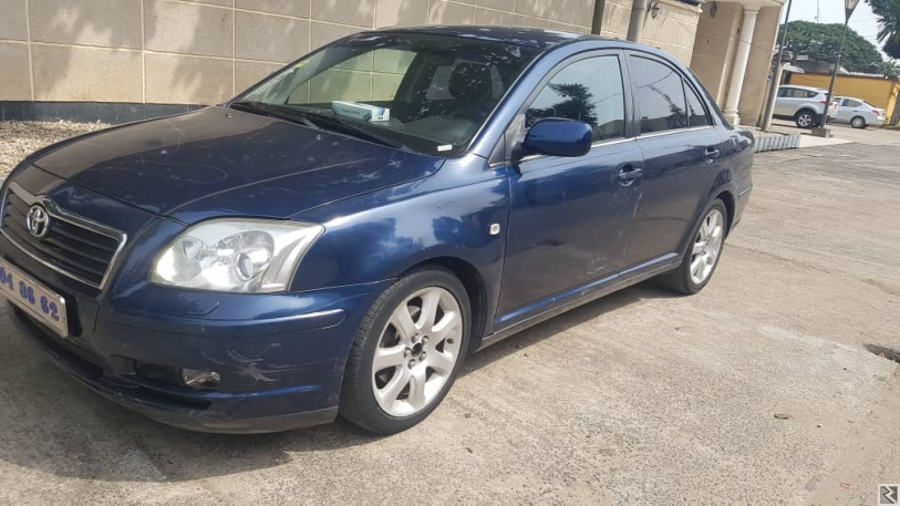 Image principale de Toyota avensis Tête de cochon 2005