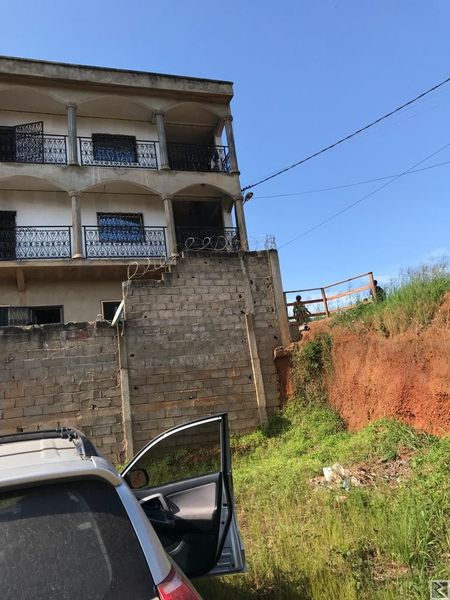 Main image of Immeuble titré sur 500m2 à  vendre à  Emana