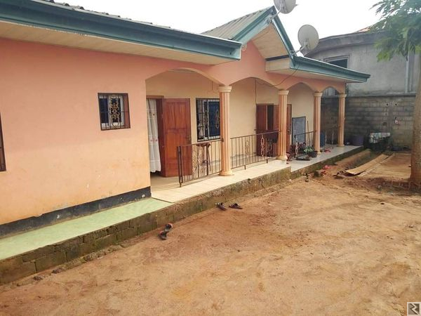 Main image of Villa titrée sur 1272m2 à  vendre à  Nkolnda