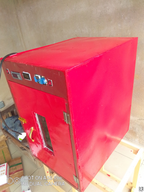 Main image of Incubateur électrique d'oeuf