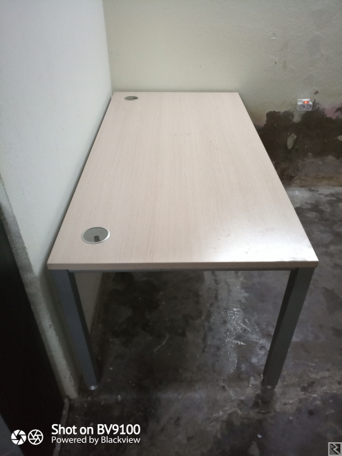 Main image of Vente d'une table de bureau très bonne qualité