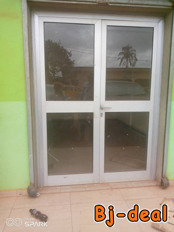 Image principale de Boutique à louer à Mimboman