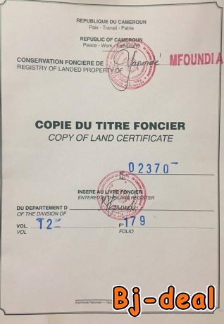 Image principale de 1000m2 de terrain titré à vendre au Golf