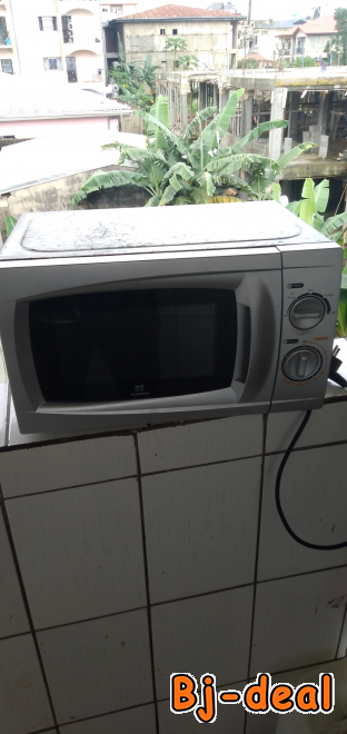 Image principale de Micro-onde électrique à vendre