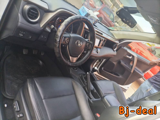 Main image of Vente de voiture RAV4 2016 à YAOUNDÉ