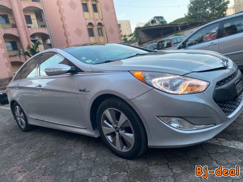 Main image of HYUNDAI SONATA HYBRID 2015