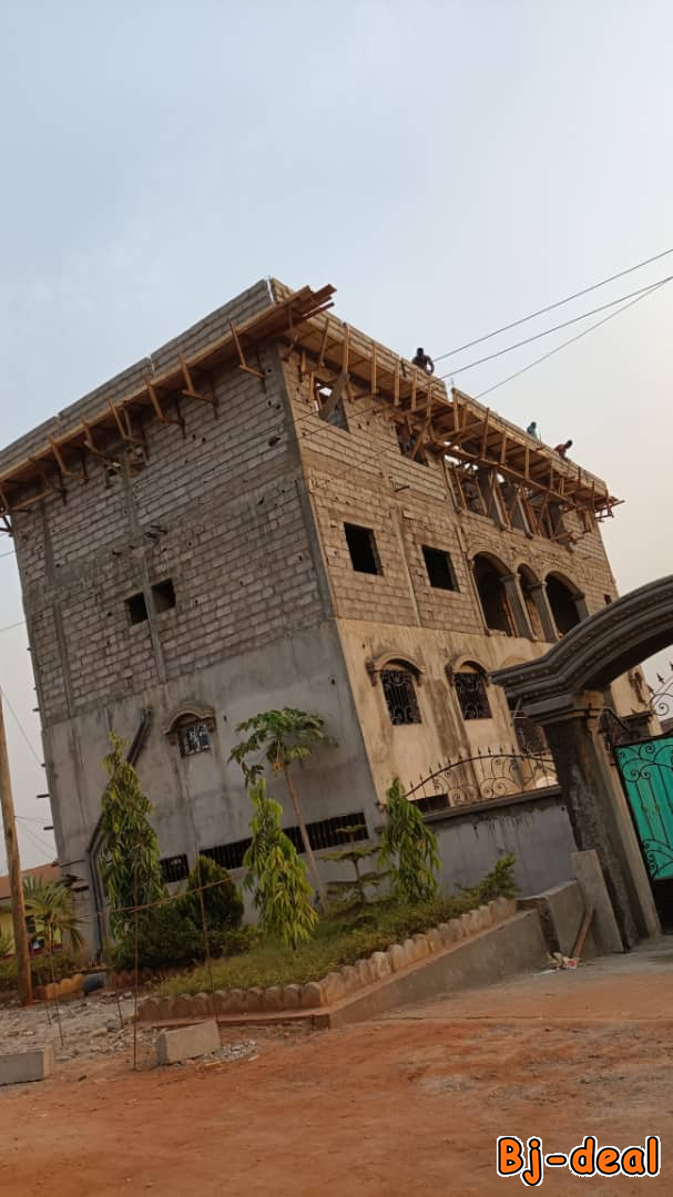 Main image of Vente immeuble R3 à YAOUNDÉ