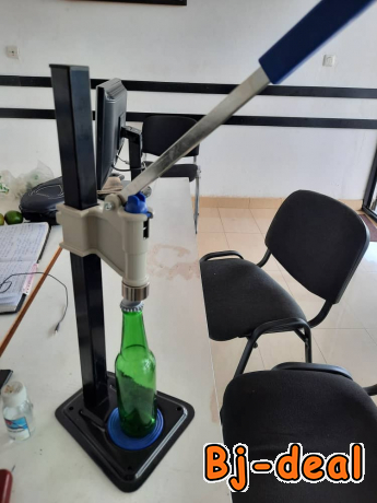 Image principale de Capsuleuse bouteilles vides capsules et lièges