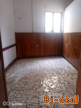 Image principale de Grande boutique à Elig Essono