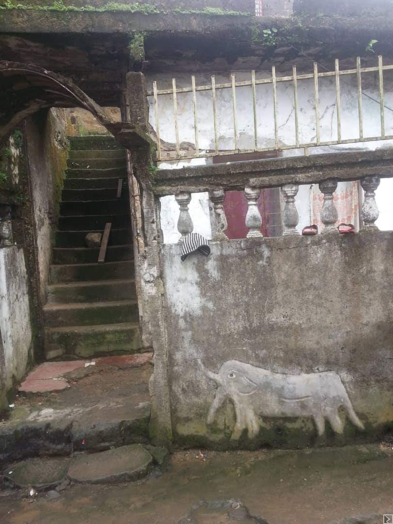 Main image of Maison' à  vendre non titré 250 m2 bepanda derrière commissariat 7em 50 m de la route.