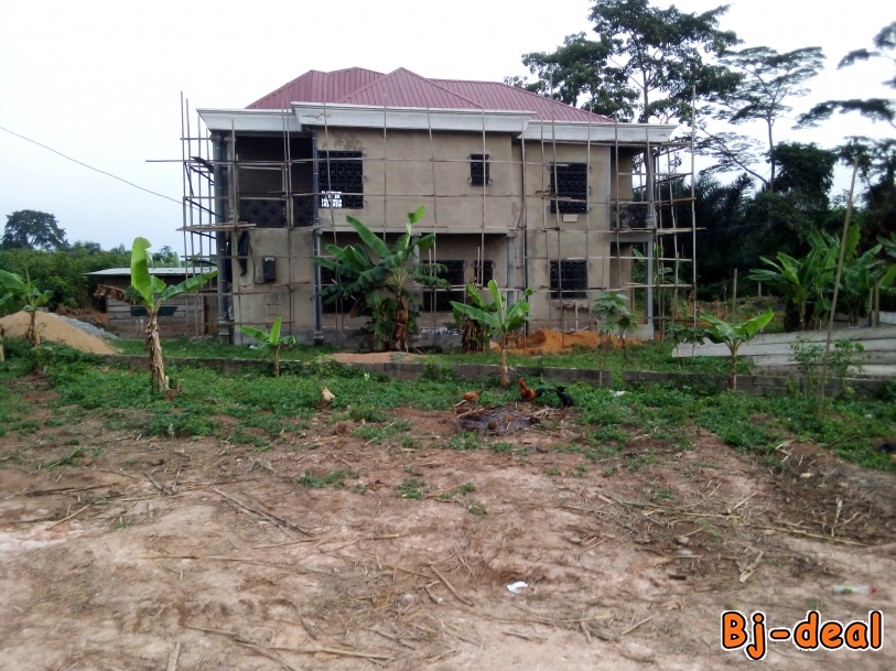 Main image of TERRAIN TITRÉ ET LOTI À MBALGONG