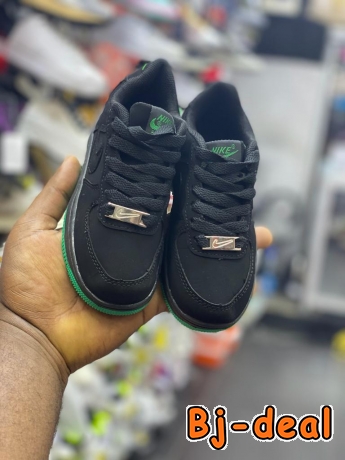 Image principale de Tenis pour enfant a vendre