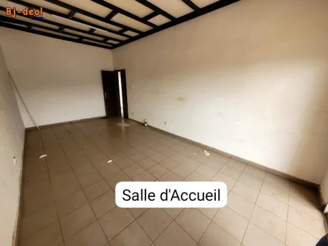 Main image — Joli Bureau 6Pièces à louer à Essos en Route