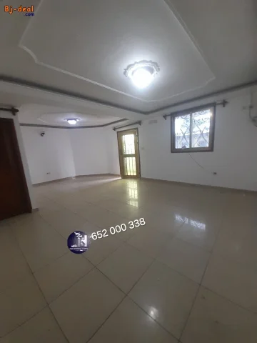 Image principale — Magnifique Appartement a louer à Bali usage bureau ou habitation sur le goudron