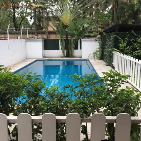 Image principale — Duplex à vendre à Bonapriso zone résidentielle