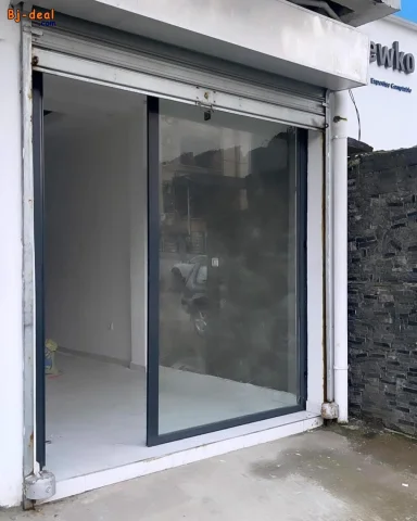 Image principale — Très grand boutique à louer à Bonapriso