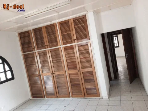 Image principale — Restaurant à louer à Bonapriso avec piscine
