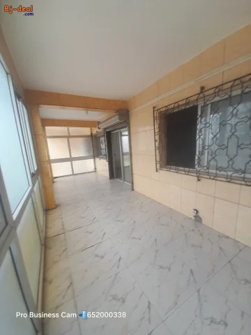 Image principale — Vaste appartement a louer a akwa 3chambres 2douches