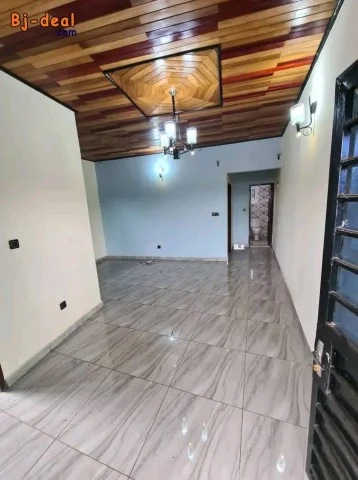 Image principale — Studio neuf au carrefour Nkoabang