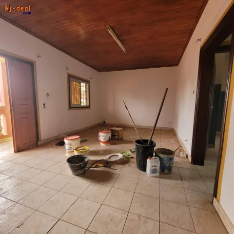 Image principale — APPARTEMENT EN BORDURE DE ROUTE BIYEMASSI ROND POINT EXPRESS